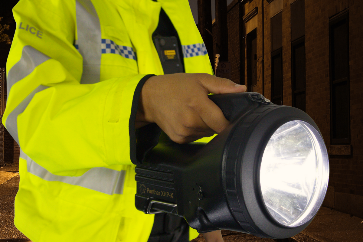 Panther XHP-X | 1800 Lumen | Wiederaufladbarer Suchscheinwerfer