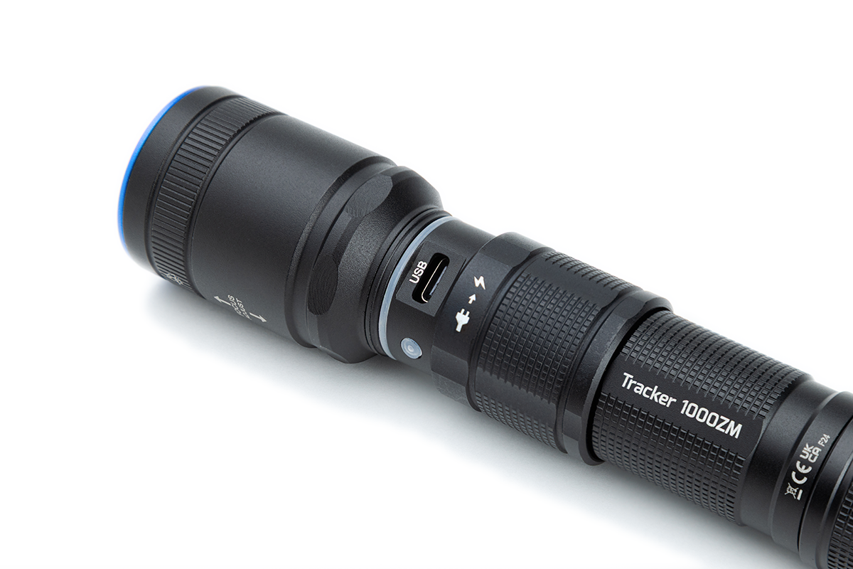 Tracker 1000 Zoom | 1000 Lumen Adjustable Zoom Spot to Flood Beam, Rechargeable Flashlight