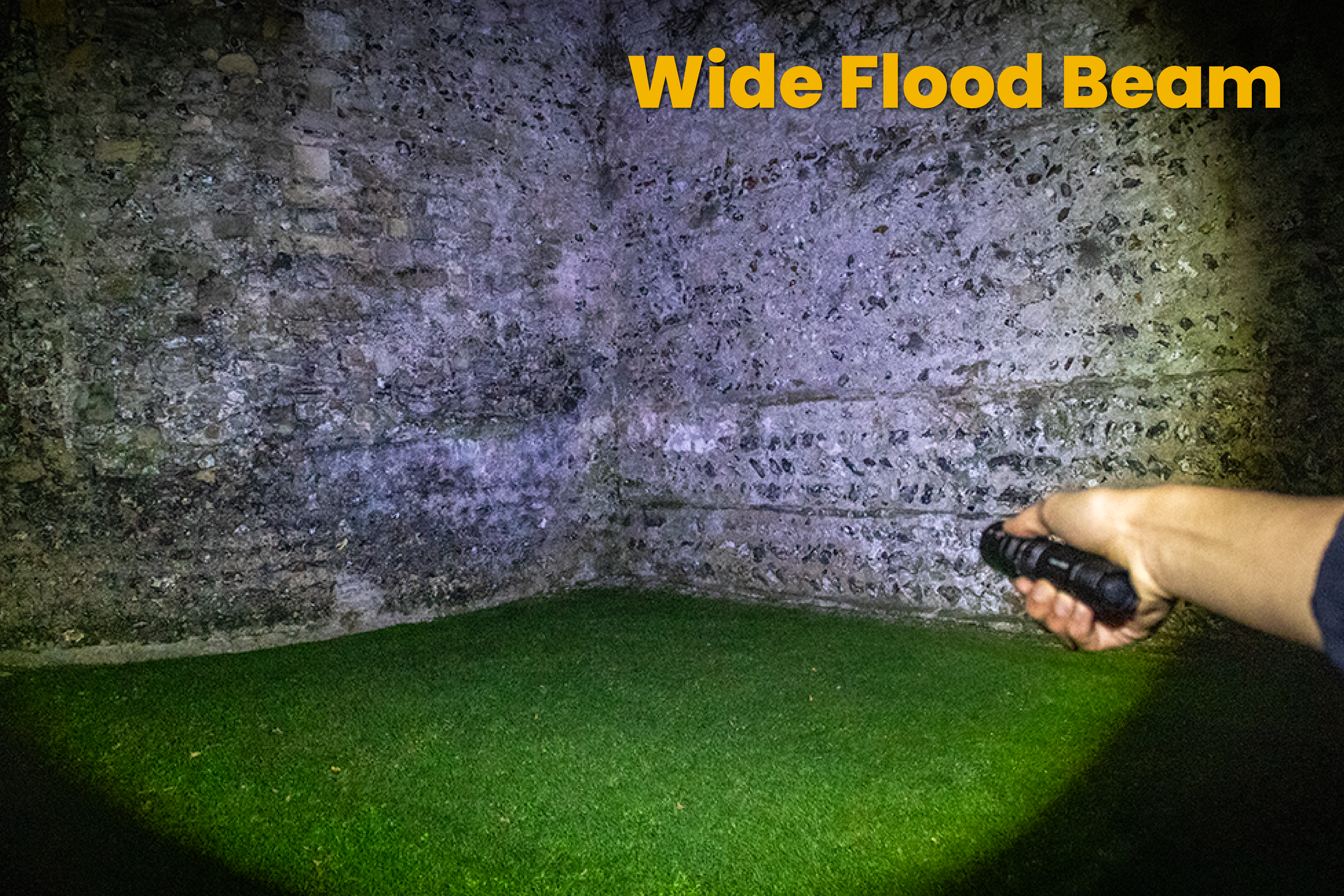 Tracker 1000 Zoom | 1000 Lumen Adjustable Zoom Spot to Flood Beam, Rechargeable Flashlight