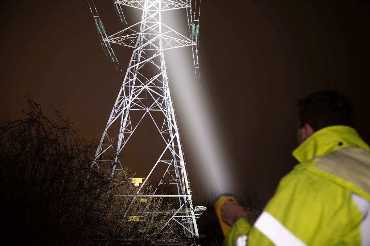 HawkStar | 2500 Lumens | Rechargeable Searchlight